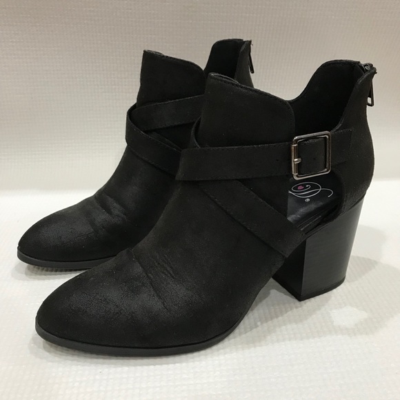 Black Chunky Heel Booties - Picture 1 of 5